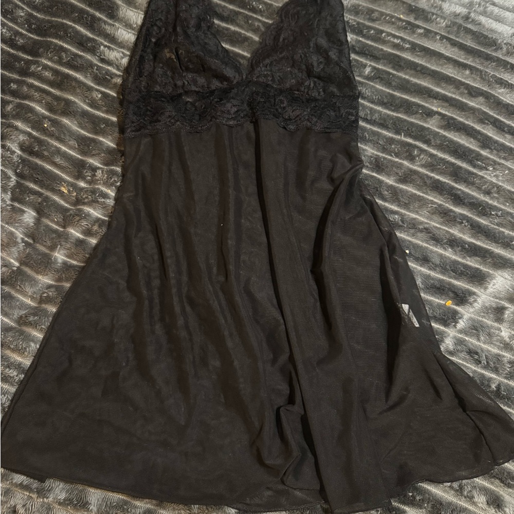 Chic Black Lace Chemise